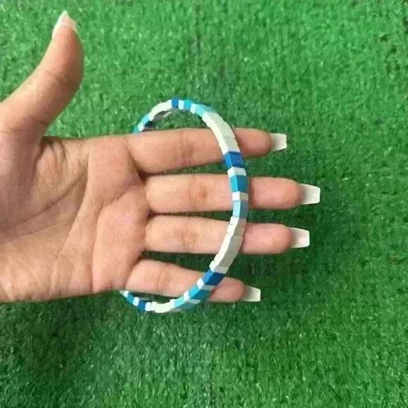 Roxanne Assoulin - Picture 2 of 4